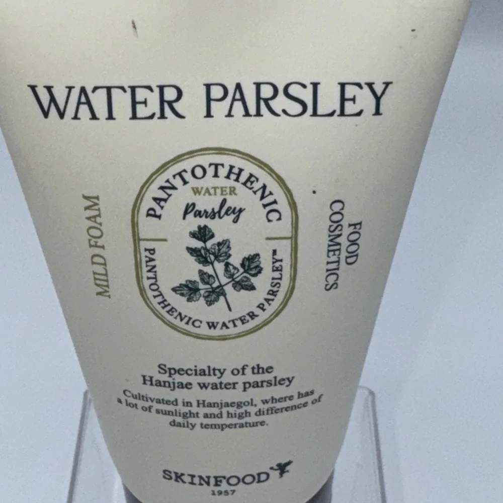 Skinfood Pantothenic Water Parsley Refresh Cleansing Foam 150mL / K-Beauty
